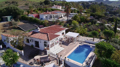 Detached Villa in Almogía