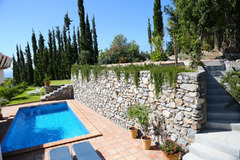 House with stunning views available to rent