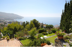 House with stunning views available to rent