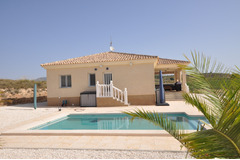 Stunning 3 Bedroom, 2 Bath Villa with Pool near Pinoso