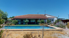 Detached 4 Bed 2 Bath Villa with pool