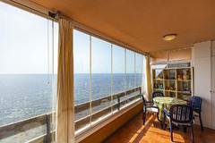 Impresionante Piso con Amplia Terraza y Vistas Panorámicas al Mar.
