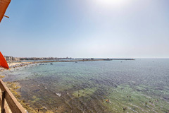 Impresionante Piso con Amplia Terraza y Vistas Panorámicas al Mar.