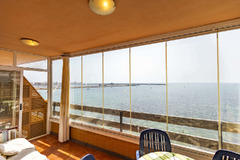 Impresionante Piso con Amplia Terraza y Vistas Panorámicas al Mar.