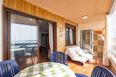 Impresionante Piso con Amplia Terraza y Vistas Panorámicas al Mar.