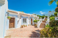 Apartment For Sale in Nueva Andalucía, Costa del Sol
