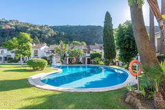 Apartment For Sale in Benahavís, Costa del Sol