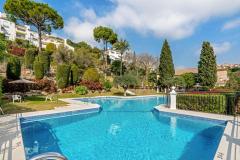 Apartment For Sale in Los Almendros, Costa del Sol