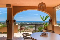 Apartment For Sale in El Paraiso, Costa del Sol