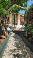 Independent cortijo with sea views — 10 min walk to the beach