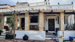 Independent cortijo with sea views — 10 min walk to the beach