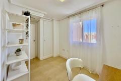 Penthouse with large terrace , sea view, and only 350 m to the beach for sale in Torrevieja
