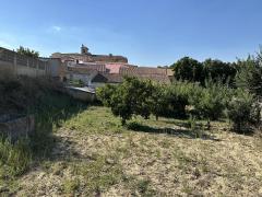 Large urban plot of 953 m² with traditional house to renovate in the centre of Corrales (Zamora)