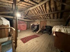 Large urban plot of 953 m² with traditional house to renovate in the centre of Corrales (Zamora)