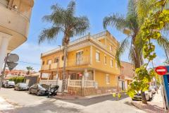 Large semi-detached 200m from the beach in Los Alcázares (Murcia) for sale