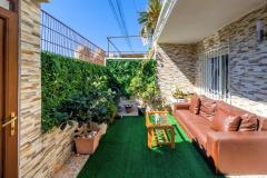 Renovated and bright townhouse  20 min walk to Playa del Cura!