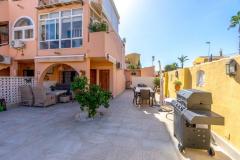 Ground floor corner apartment with large garden in La Rosaleda, Torrevieja