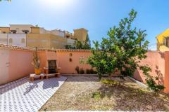 Ground floor corner apartment with large garden in La Rosaleda, Torrevieja