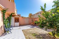 Ground floor corner apartment with large garden in La Rosaleda, Torrevieja