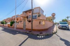 Ground floor corner apartment with large garden in La Rosaleda, Torrevieja