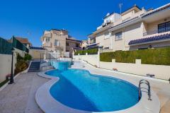 Spacious, bright and well-kept townhouse  just 200 m from the sea for sale in La Veleta, Torrevieja