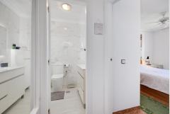 Bright and central penthouse only 700 m to the beach for sale in Torrevieja