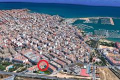 Bright and central penthouse only 700 m to the beach for sale in Torrevieja