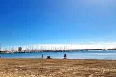 Bright and central penthouse only 700 m to the beach for sale in Torrevieja