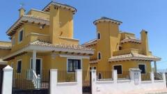 QUESADA. DETACHED, UNFURNISHED. LONG TERM. UNDERBUILT AREA.