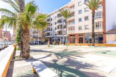 For sale Rrenovated and bright apartment only 500 m to the beach promenade in Torrevieja