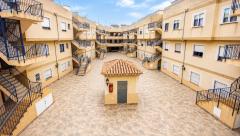 Renovated 3-bedroom apartment with terrace for sale in Torrevieja