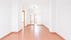 Renovated 3-bedroom apartment with terrace for sale in Torrevieja