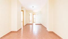 Renovated 3-bedroom apartment with terrace for sale in Torrevieja