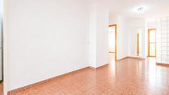 Renovated 3-bedroom apartment with terrace for sale in Torrevieja