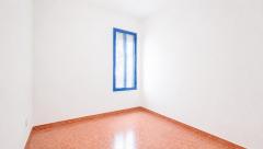 Renovated 3-bedroom apartment with terrace for sale in Torrevieja