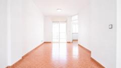 Renovated 3-bedroom apartment with terrace for sale in Torrevieja