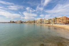 Renovated 3-bedroom apartment with terrace for sale in Torrevieja