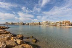 Renovated 3-bedroom apartment with terrace for sale in Torrevieja