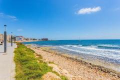 Renovated 3-bedroom apartment with terrace for sale in Torrevieja