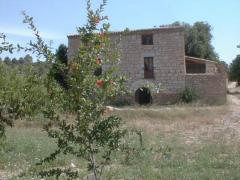 Finca with beautiful farmhouse bathed by the river Matarraña